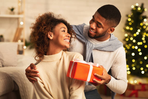 What to Give a Woman on a First Date: Thoughtful Gift Ideas